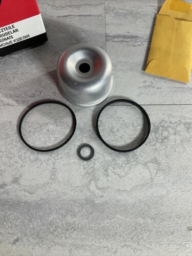 NOS Genuine Briggs & Stratton 796611 Float Bowl OEM (6922781294775)